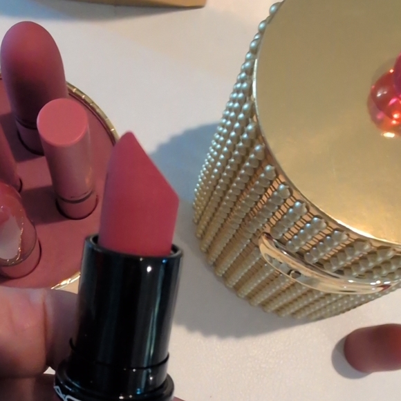 MAC Cosmetics Stay Curious Lipstick Set - Picture 7 of 13